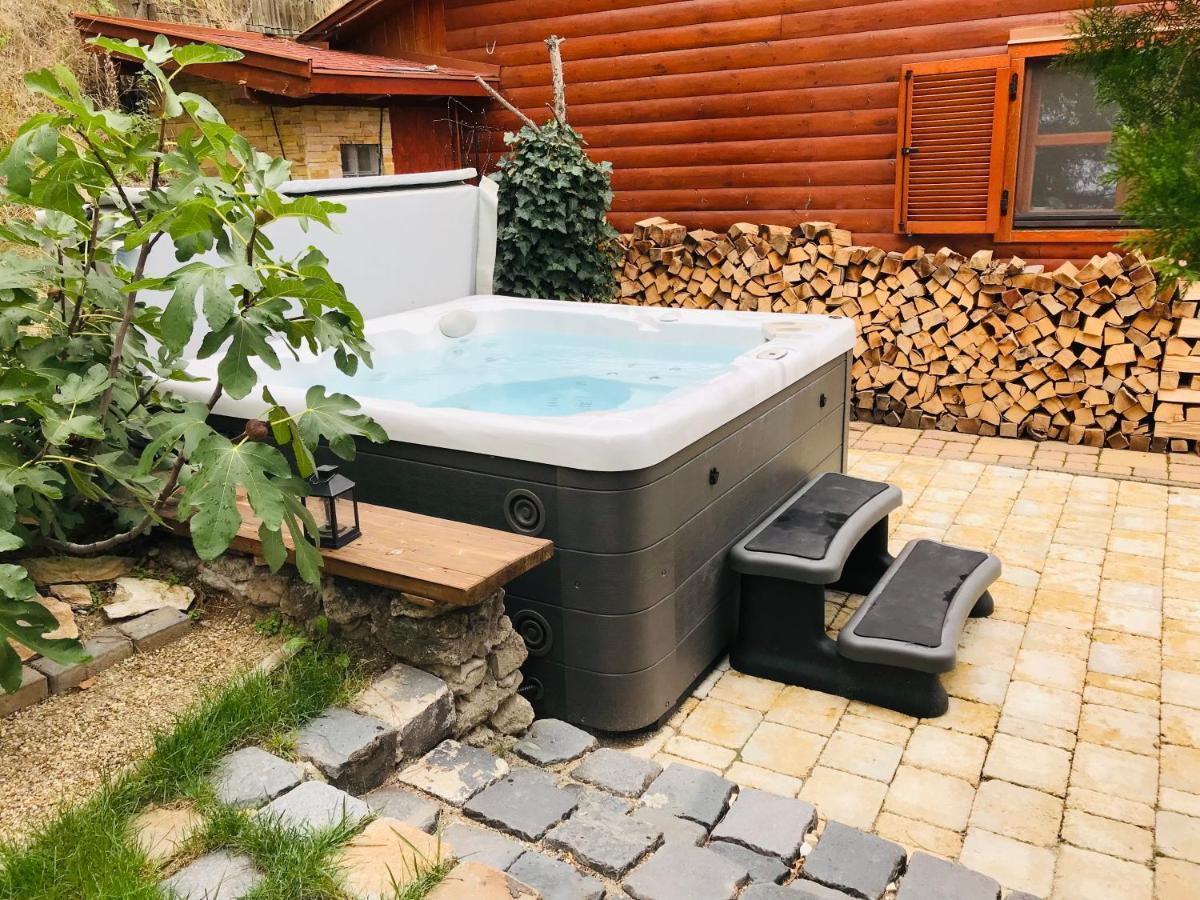 Hilltop Hideout Szentendre